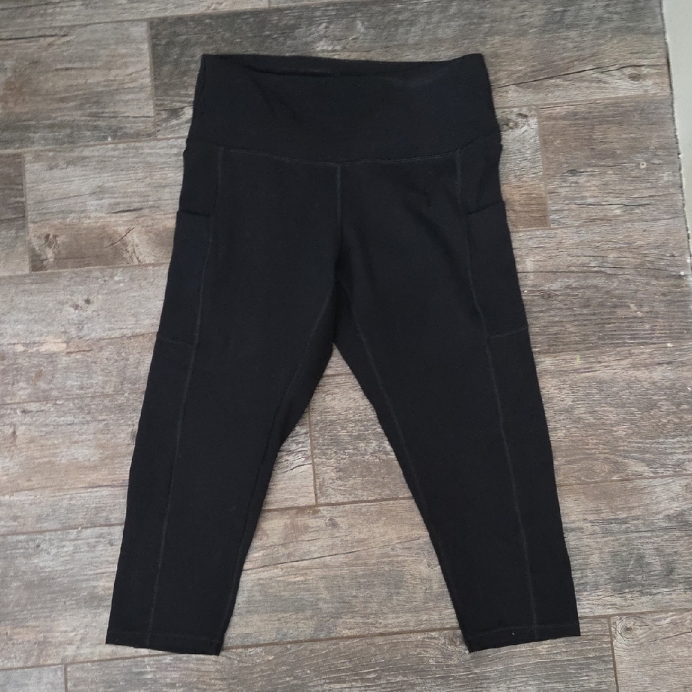 Black Cropped Leggings with Pockets